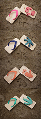 【产品设计】来自日本儿童用品品牌kiko+的创意沙滩木屐，有多款脚印图案可供选择。