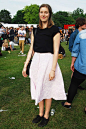 Port Eliot Festival 2012 - Street Style & Festival Fashion (Vogue.com UK)十分简单 一个AA的top 一个vintage的skirt 一双vans