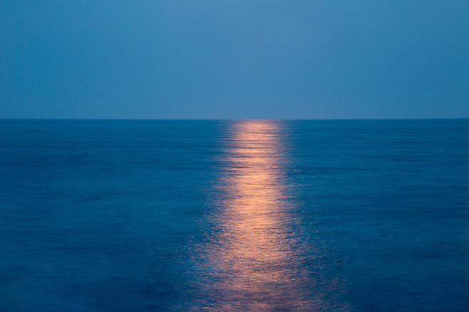 Moon Over Atlantic :...