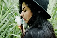 全黑的性感女孩