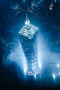 Cyberpunk
和小伙伴拍摄于上海中心大厦的118层观光层，雨后雾气恰到好处 ​​​​