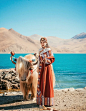 西藏旅拍｜有一种蓝叫羊湖蓝藏服写真