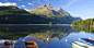 瑞士圣莫里茨 地处马洛亚山口和贝哈尔山谷之间，位于海拔1800米高原上的锡尔斯湖是格劳宾登州最大的湖泊，也是德国著名哲学家尼采曾安享晚年的地方。
锡尔斯湖湖面宽阔，既可以举行惊险刺激的帆船、帆板、滑水、滑翔跳伞等水上运动；也可以驾手划艇或单人船，泛舟湖面，乐享上恩嘎丁地区的宁静安详。而这里围绕湖区的徒步路线也是上恩嘎丁地区旅游线路的一部分。人们可从马洛亚出发，依次经锡尔斯湖、锡尔瓦普拉纳湖、羌普菲尔湖，最后抵达负有盛名的圣莫里茨湖。此外在夏季，人们还可在锡尔斯港口登上Segl-Maria号游船，展开欧洲高