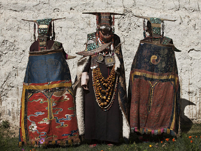 #绘画参考# 藏族普兰科迦妇女服饰 来自...