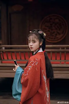 (17 封私信 / 3 条消息) 你见过穿汉服最好看的人是什么样子？ - 知乎 : 中国女漫画家夏达。初中时看她长这样，结果现在还是这样看见题主提名放的图就是达叔哈哈童颜～  多图预警…