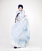 李英爱着韩国传统服装登杂志封面@北坤人素材