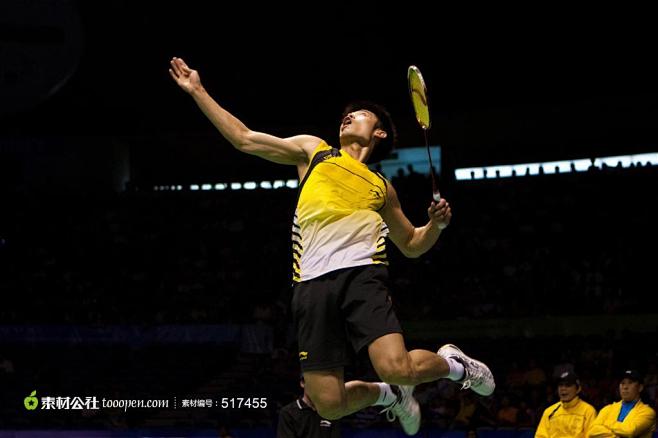 跳起来扣球的羽毛球运动员摄影背景桌面壁纸图片素材