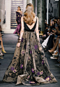 Elie Saab Fall 2016 Haute Couture｜华丽的转身，背影也迷人