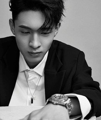 秦霄贤黑白依旧炸