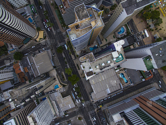 建筑物和城市街道的鸟瞰图和俯视图。巴西福...