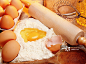 SPILLED FLOUR WITH EGGS & UTENSILS_创意图片