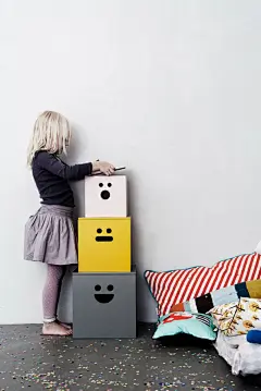 #家居##软装#由 Trine Andersen 於 2006 年創立的丹麥品牌 ferm LIVING 的秋冬系列，當中包含了多款壁紙、紡織品、廚房用品還有小小朋友的相關商品，布满質樸又帶點玩心甜味的創意。