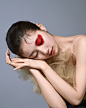 组图：秀智拍写真肌肤白皙透亮 桃心眼妆可爱迷人 : 韩国女艺人秀智为代言品牌拍摄的一组最新宣传照今天在网上曝光，吸引了广大粉丝的目光。