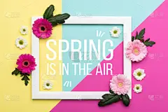 欢迎春季主题粉彩彩色背景。春时花平卧极简约贺卡.