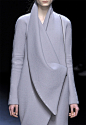 Fashion Minimalism - sleek silhouette and elegant sculptural folds // Haider Ackermann领子 colla 服饰细节