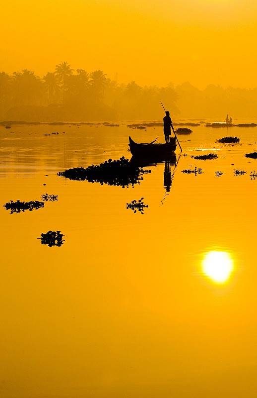 在印度喀拉拉邦，美丽的日落美景