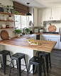 可爱的80+令人敬畏的乡村农舍厨房橱柜装饰你的梦想想法https://carribeanpic.com/80-awesome-rustic-farmhouse-kitchen-cabinets-decor-ideas-dreams/