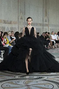 Giambattista Valli 2017秋冬系列高定秀|Neeu你有