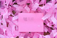 粉红色背景与纸卡说明