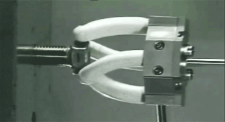 GIF动态图，灵活的旋转螺栓的机械手