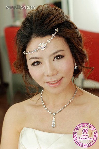 韩式蜈蚣辫新娘发型 小女人的独特时尚美感