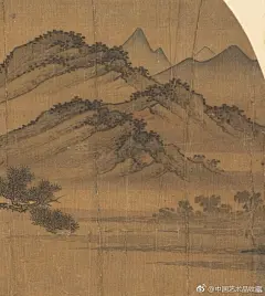                                                                                                                         #山水画#【 元-明 佚名 《仿盛懋苏轼后赤壁赋图》 】扇面，绢本设色，31.4×31.4cm，纽约大都会艺术博物馆藏。 此图旧传赵雍作。这幅画的题材和风格代表了元代后期的学术品味。这幅画描绘了北宋著名文学家苏轼在被贬谪黄州时所作的一篇著名的散文《后赤壁赋》，它是《前赤