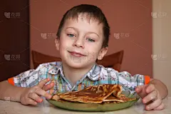 薄烤饼,男孩,盘子,忏悔星期二,美,洞,水平画幅,美人,蛋糕,家庭生活
