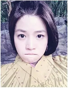 陈妍希晒古装卖萌照 包子脸终于变V脸