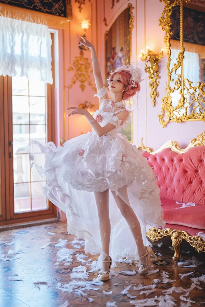 天鹅在粉色的lolita宫殿里起舞