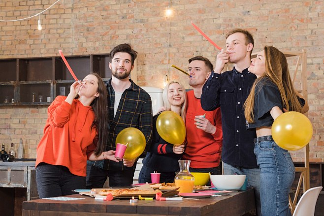 group-friends-party_23-2148115711
