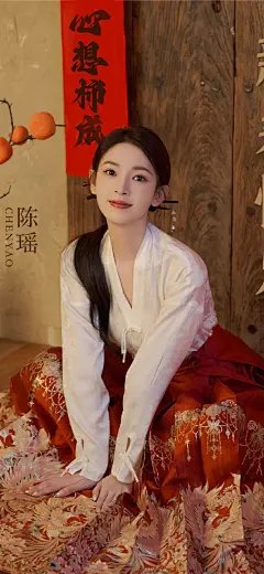 陈瑶红色喜庆穿搭壁纸，精选美图@阙小姐v的动态