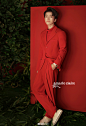 #C-Oli##王俊凯#再登五大刊！《嘉人》2月刊封面及大片曝光，红色灯光下 @TFBOYS-王俊凯 头戴礼帽侧身而坐，简单姿势勾勒明晰剪影轮廓，全红色系大片，炙热中又沉淀着一份沉稳. ​​​​