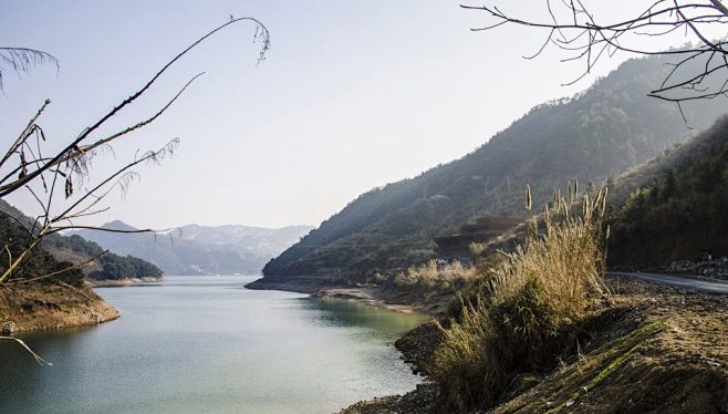 山水几何——千岛湖进贤湾东部小镇索道站设...