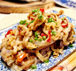 葱爆孜然羊肉
材料：茄子，猪肉糜，葱花，姜末，食盐，花雕，生抽，糖，醋，干淀粉 食用油，鸡蛋； 做法： 1）拌肉糜／调鱼香汁儿：往肉糜里加入少量3）做鸡蛋糊：就是讲少量的生粉和鸡蛋均匀搅拌成不太稀的糊糊， 4）将酿入了肉馅的茄盒蘸一蘸鸡蛋糊，完全裹上； 5）开油锅，7成热后，就将茄盒放入里面炸，直至成如图金黄色，捞起，待用； 花雕，姜末，葱末和少许生抽，糖，调味：／食盐，糖，醋，生抽，姜末，蒜末，生粉，调成鱼香汁儿； 2）切茄子：见下图，就是切成这个样子，然后往里塞拌好的肉糜；（茄子片不要切断，最后留一