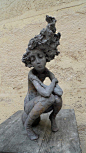 Valérie Hadida – Femme au galet, sculptures: 