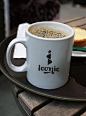 logo名称：Iconic，翻译过来是标志性的意思，字体部分用了美式复古的字体，标志部分用首字母i和1做结合，NO.1的意思，整体洋气高级简约，来，干了这杯美式咖啡！