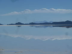 美璟设计中心采集到乌尤尼·天空之镜 I 玻利维亚国家瑰宝，自然界最神奇的景致之一