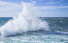 带泡沫的海浪