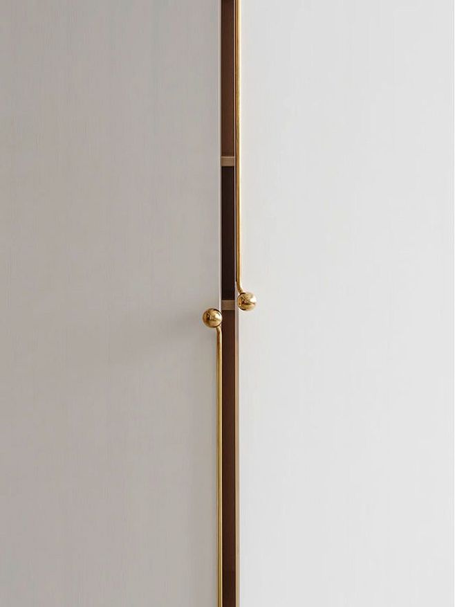 Handle detailing.