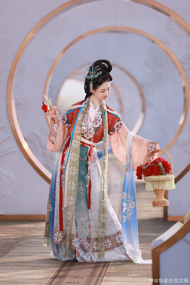 @华姿仪赏汉服 的个人主页 - 微博