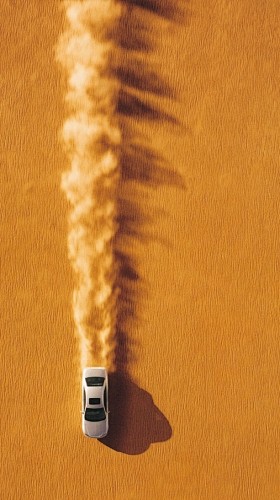 创意汽车沙漠海报背景