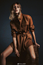 Anja Rubik for Zara F/W 2020 Lookbook 

把Zara穿成Saint Laurent的女人有这身材有这腿，穿啥不香？！ ​​​​