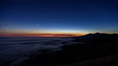 一款超高清大苏尔 big sur超火5k动态壁纸带给大家，一片蔚蓝的无垠。靛蓝的水面上翻腾出浓浓的云海，带您领略最原始的自然美，壁纸还会根据时间的变化而改变，非常不错，欢迎来下载体验~
https://www.macz.com/desk/2155.html?id=NzY4OTU4Jl8mMjcuMTg2LjEyNi4yMDc%3D