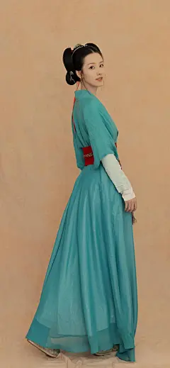 美女壁纸～陈都灵穿了件古风蓝裙...@霁枫壁纸的动态