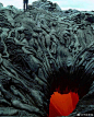 特别形似布满尸体的“地狱之门”的熔岩，1996年Laszlo Kestay拍摄于夏威夷 ​​​​