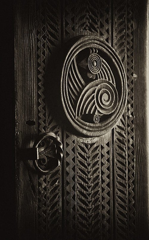 亚美尼亚古老的木门 