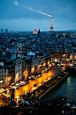 夕阳西下，华灯初上时，是巴黎最浪漫的时分。