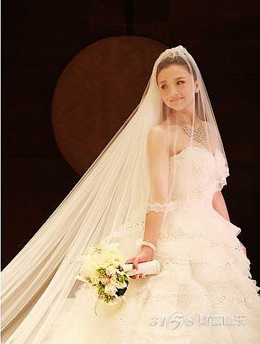 “槿汐姑姑”婚礼浪漫拥吻 孙茜唯美婚纱照...