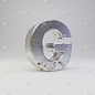 金属字母G大写。3D渲染划痕生锈的金属字体孤立在白色背景。