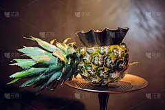 时尚的水烟与香气的菠萝放松。菠萝水烟。水烟休息室